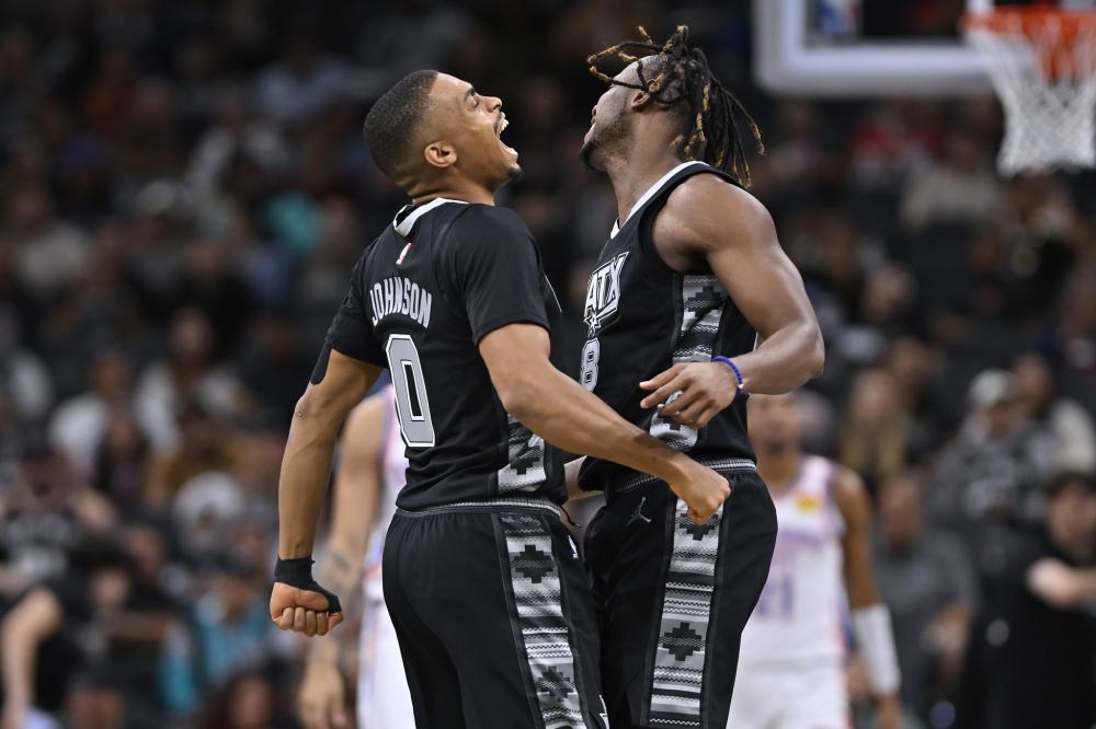 与阿根廷携 与阿根廷携