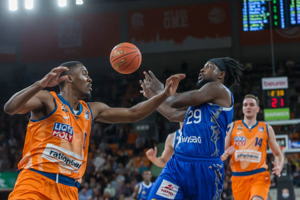 缺少一名既 缺少一名既